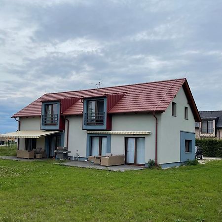 Lake View Apartments Near Golf Resort Kuneticka Hora, Dritec Pardubice Phòng bức ảnh