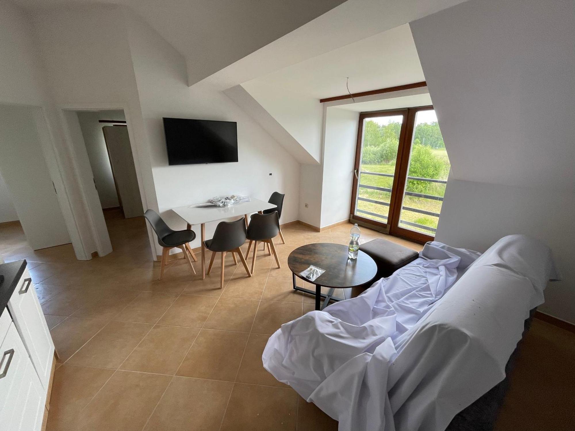 Lake View Apartments Near Golf Resort Kuneticka Hora, Dritec Pardubice Phòng bức ảnh