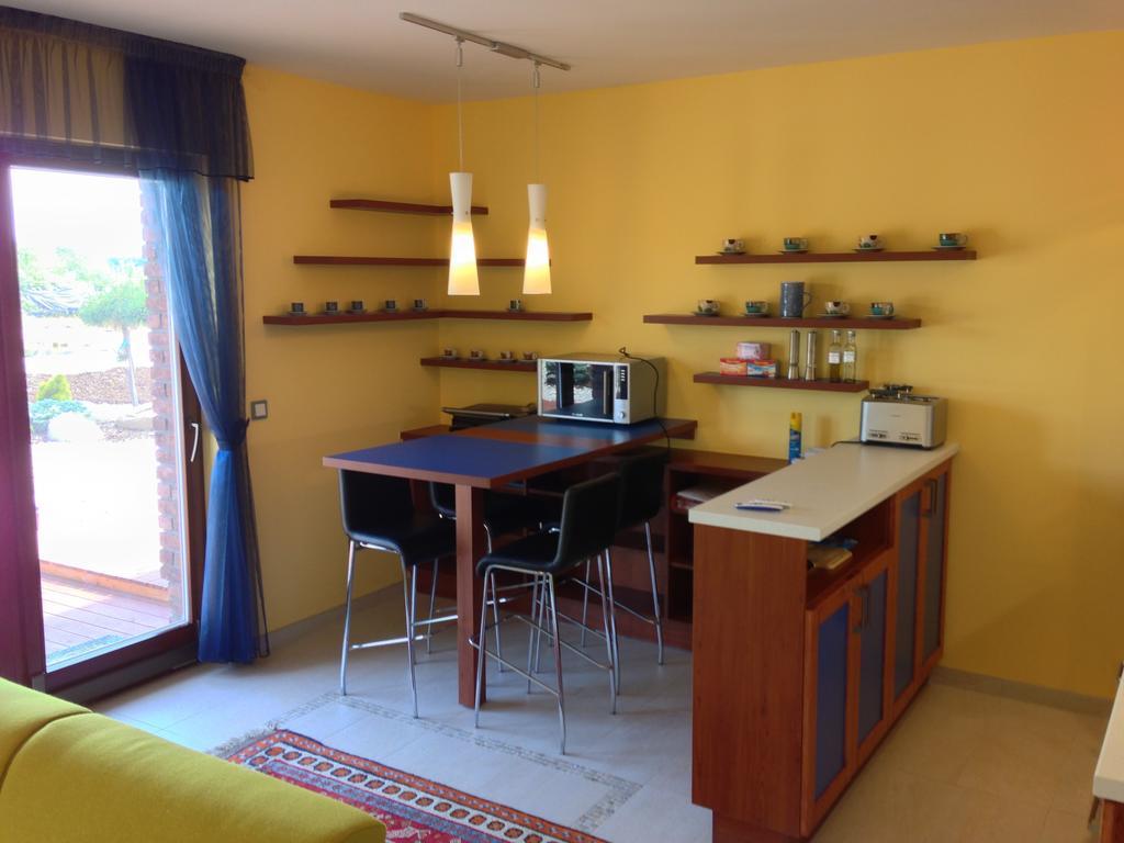 Lake View Apartments Near Golf Resort Kuneticka Hora, Dritec Pardubice Phòng bức ảnh