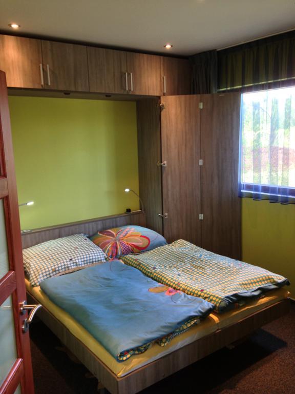 Lake View Apartments Near Golf Resort Kuneticka Hora, Dritec Pardubice Phòng bức ảnh