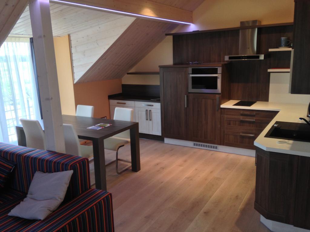 Lake View Apartments Near Golf Resort Kuneticka Hora, Dritec Pardubice Phòng bức ảnh