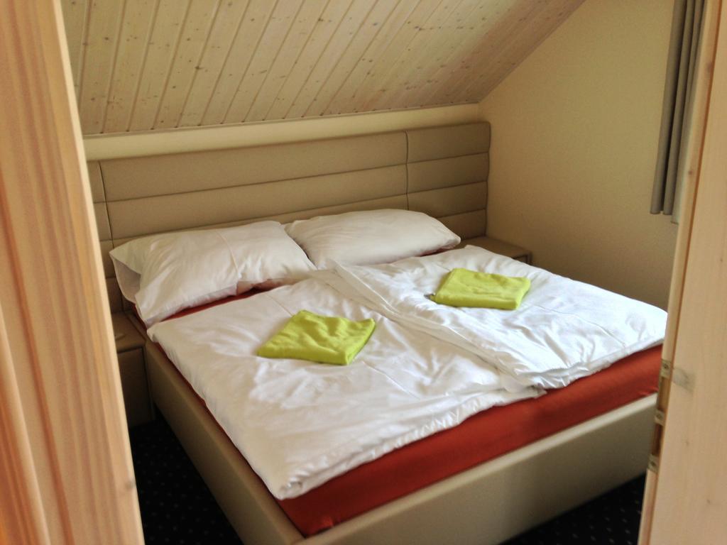Lake View Apartments Near Golf Resort Kuneticka Hora, Dritec Pardubice Phòng bức ảnh