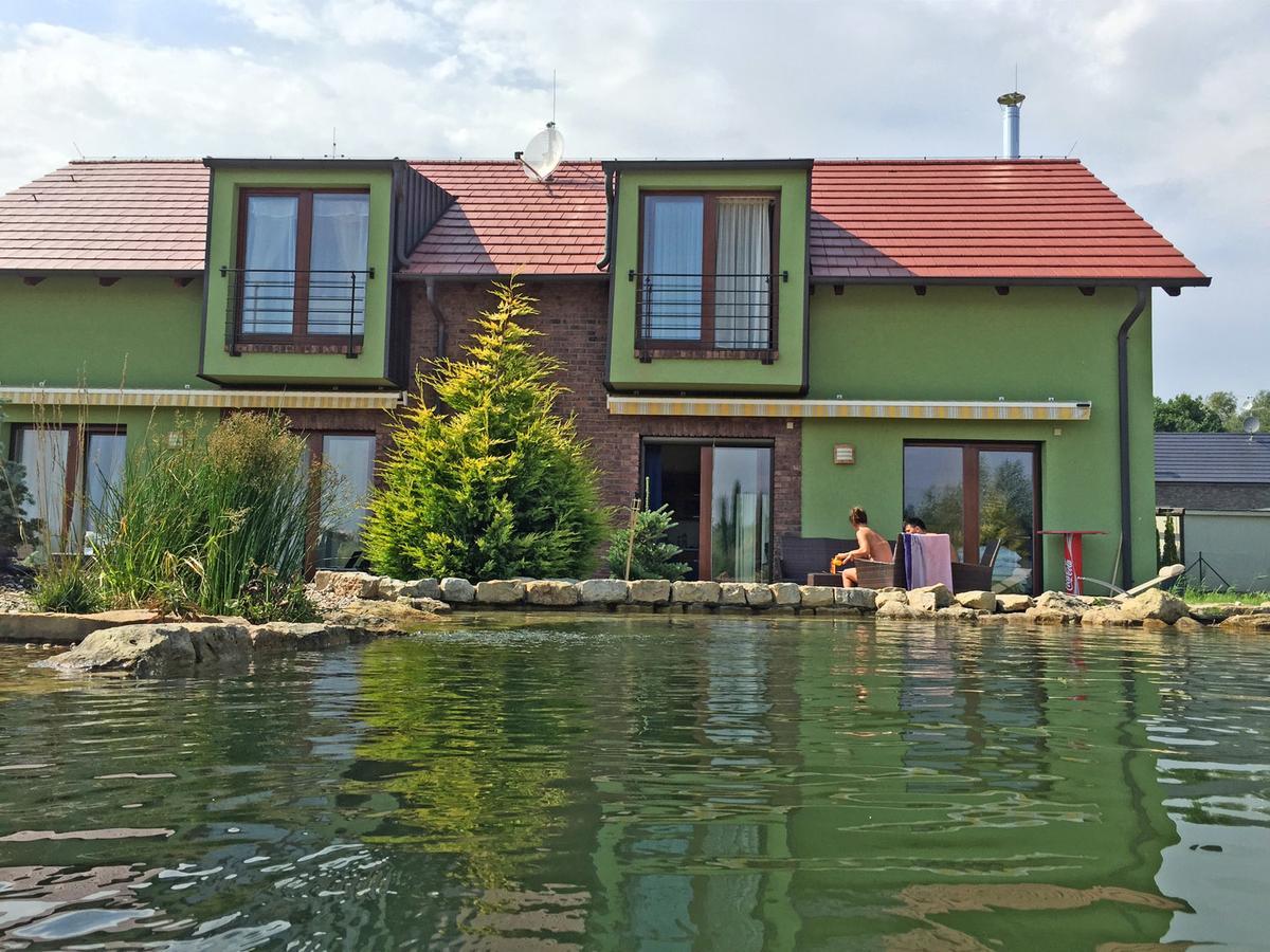 Lake View Apartments Near Golf Resort Kuneticka Hora, Dritec Pardubice Ngoại thất bức ảnh