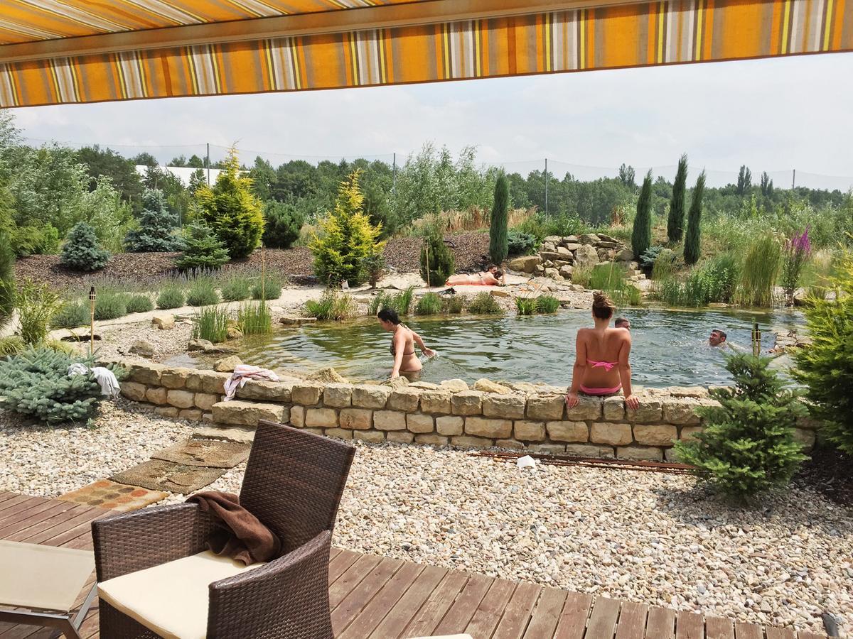 Lake View Apartments Near Golf Resort Kuneticka Hora, Dritec Pardubice Ngoại thất bức ảnh