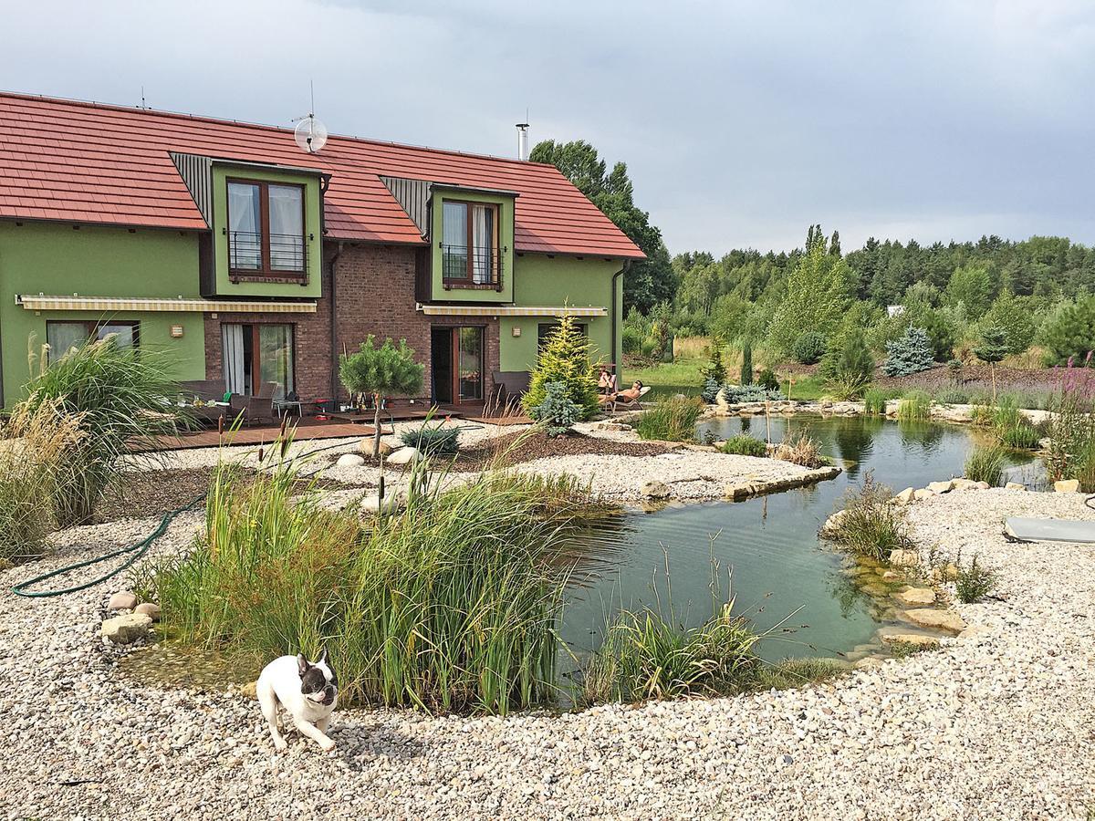 Lake View Apartments Near Golf Resort Kuneticka Hora, Dritec Pardubice Ngoại thất bức ảnh