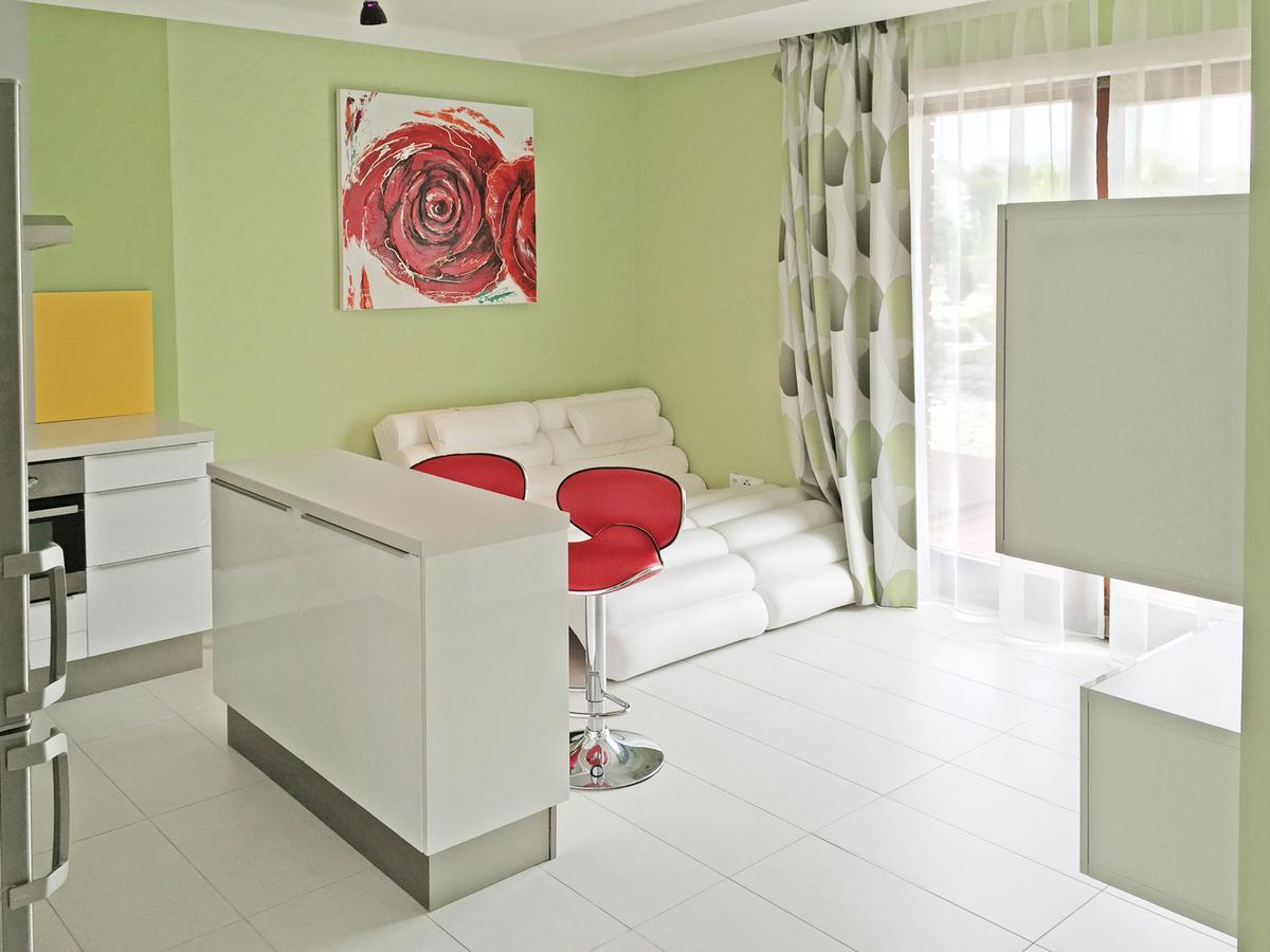 Lake View Apartments Near Golf Resort Kuneticka Hora, Dritec Pardubice Ngoại thất bức ảnh