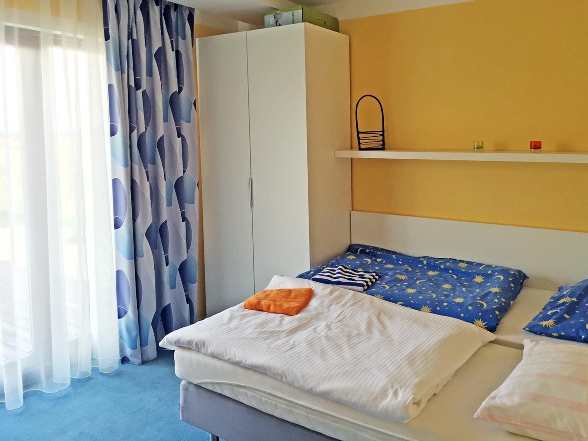 Lake View Apartments Near Golf Resort Kuneticka Hora, Dritec Pardubice Ngoại thất bức ảnh