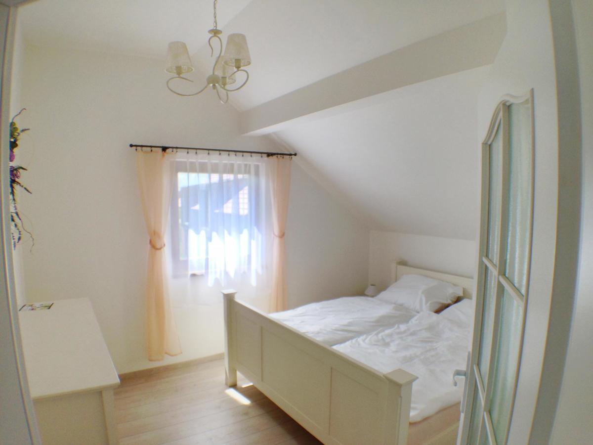 Lake View Apartments Near Golf Resort Kuneticka Hora, Dritec Pardubice Ngoại thất bức ảnh