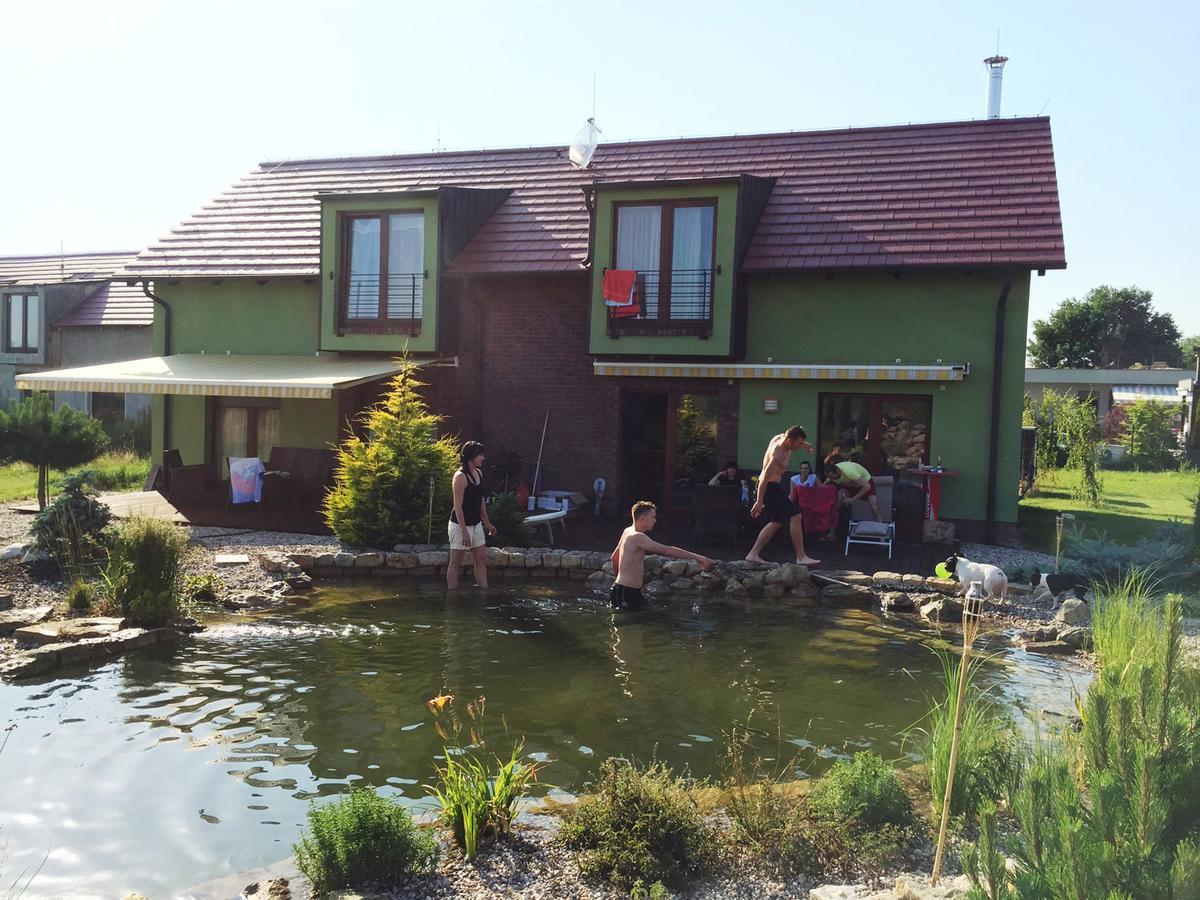 Lake View Apartments Near Golf Resort Kuneticka Hora, Dritec Pardubice Ngoại thất bức ảnh